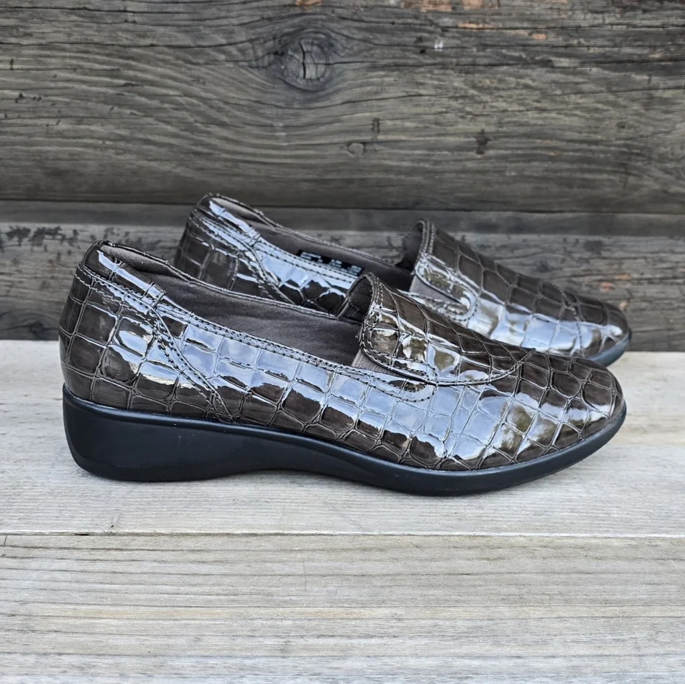Clarks Gael Feline Classic Minimalist Crocodile Comfort Loafer Flat 7M